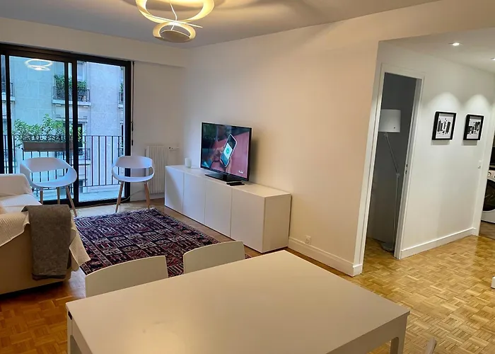 Great Apartment Near Eiffel Tower